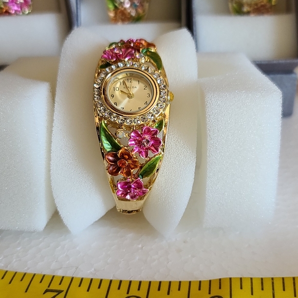 Ladies bangle watch - Picture 2 of 6